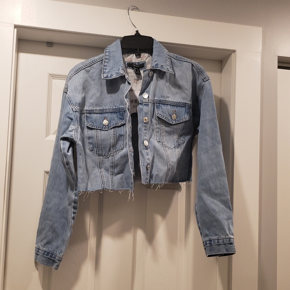 NEW NWT - Forever21 Cropped Jean Jacket